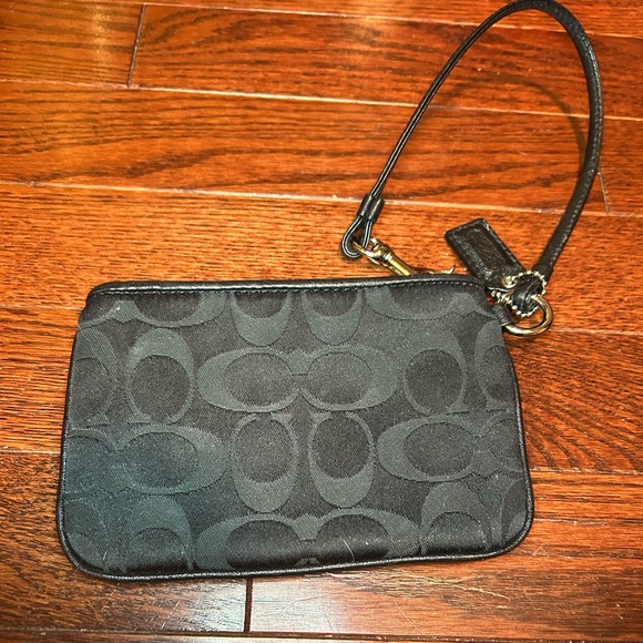 EUC Coach Wristlet - Picture 2 of 7